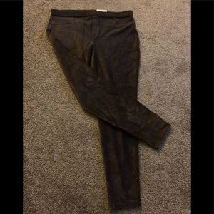 NWT HUE brown corduroy leggings